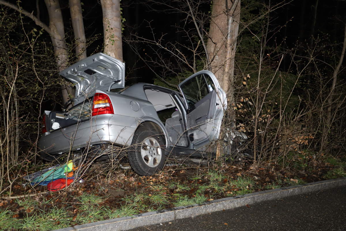 St Gallen Sg Bei Unfall In Waldst Ck Geraten Zwei Verletzte