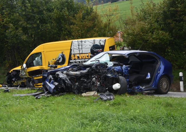 Horror-Unfall In Wattwil SG - Frontalkollision Zwischen Auto Und ...