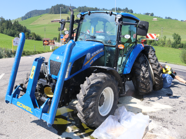 Unfall Appenzell AI - Traktor Kollidiert Mit Auto