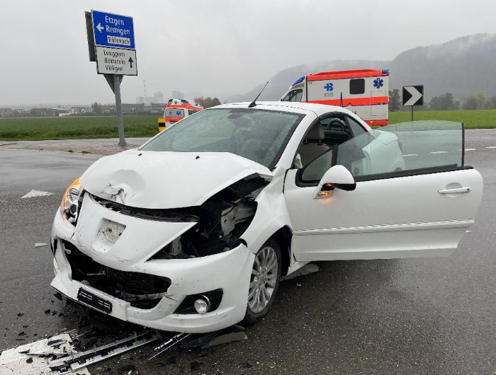 A1 Safenwil AG - Mehrere Unfälle: Lenkerin (27) prallt gegen Leitplanke