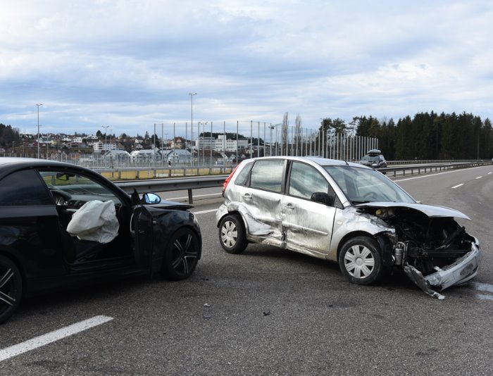 Henau SG - Selbstunfall auf der A1