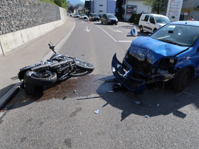 Unfall Bubendorf BL - Kollision zwischen PW und Motorrad