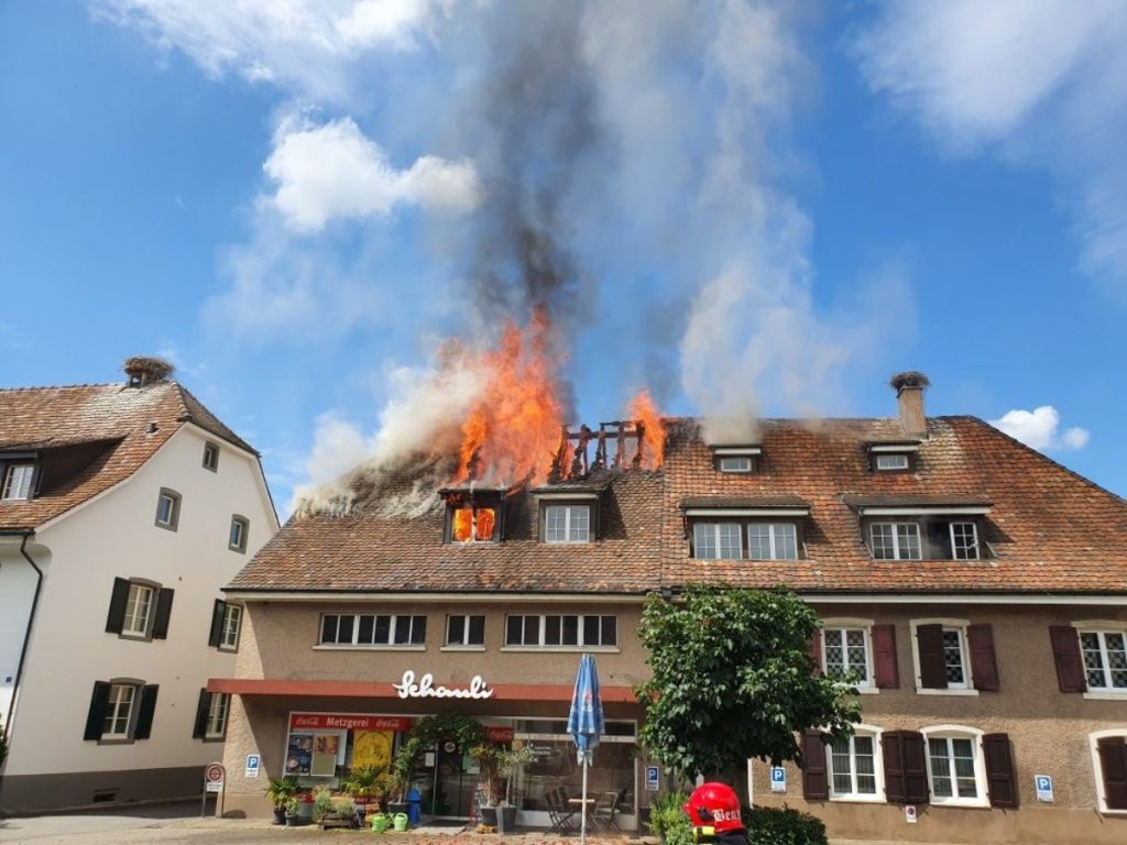 Kaiseraugst AG - Mehrfamilienhaus nach Brand unbewohnbar