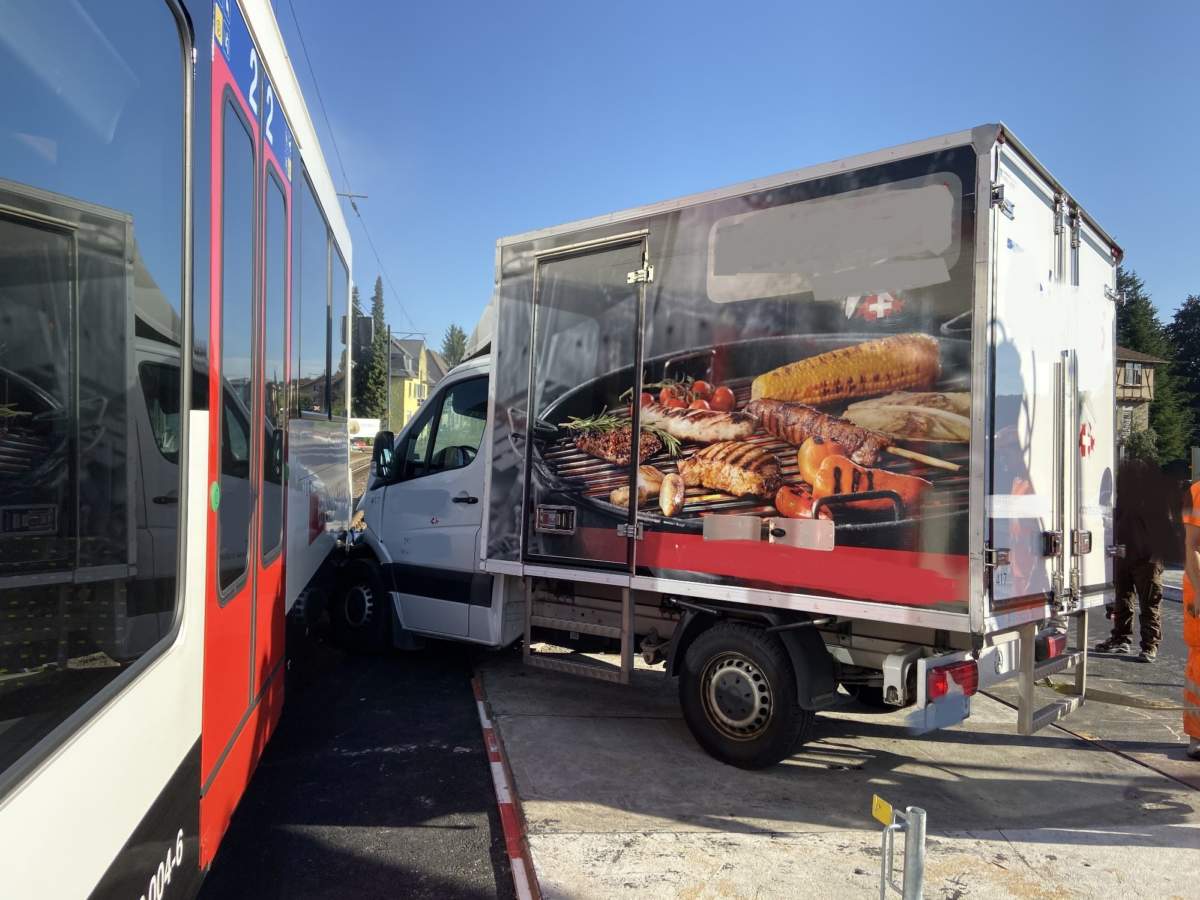 Seon Ag Crash Zwischen Lieferwagen Und Sbb Zug