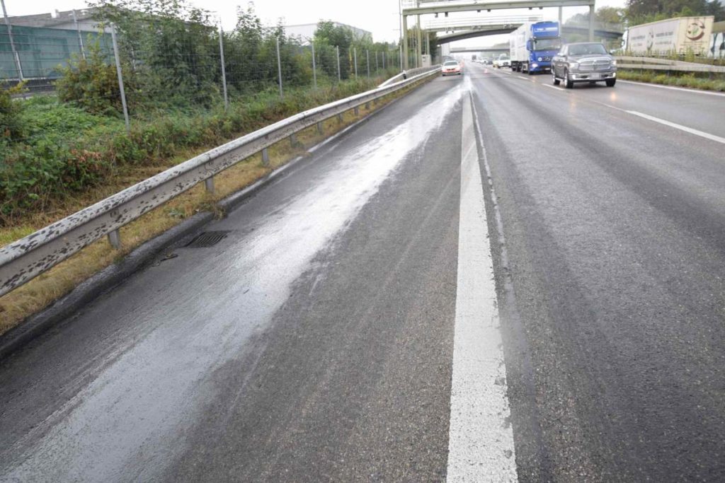 A1, Oberbuchsiten SO - Düngeflüssigkeit aus Tankwagen geflossen