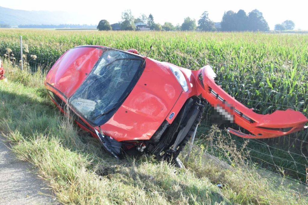 Unfall in Niederbipp BE - Auto überschlägt sich auf der A1