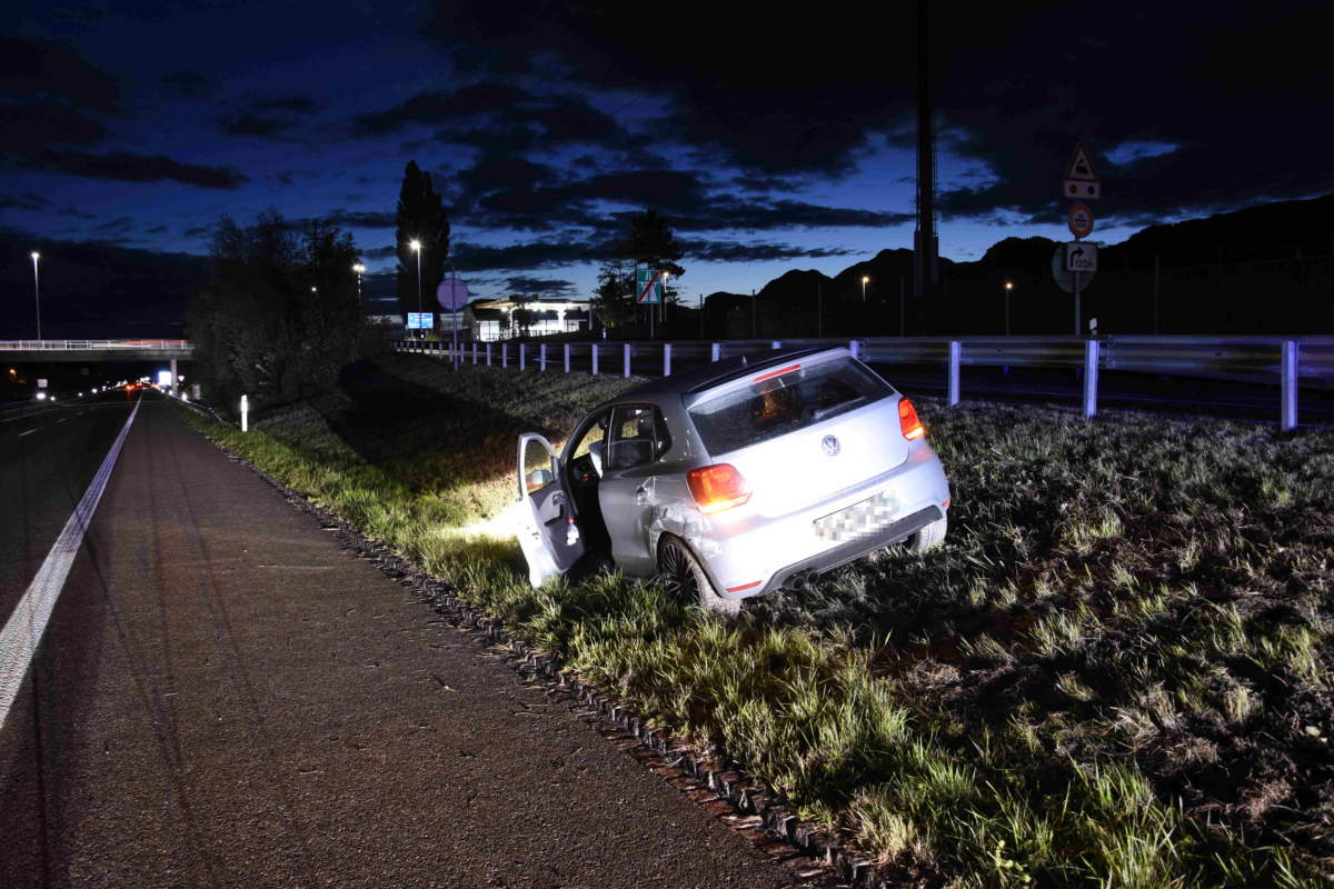 Kriessern SG - Autofahrerin (23) auf A13 verunfallt ...