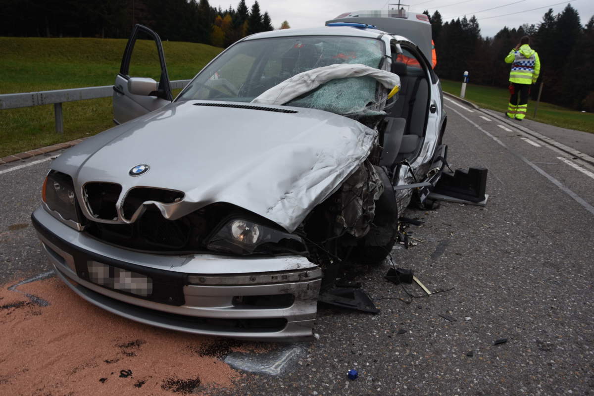 Unfall Ricken Sg Heftiger Crash Zwischen Zwei Autos Polizei Schweiz Ch