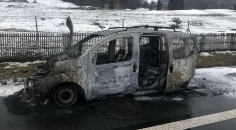 Châtel-St-Denis FR - Auto auf der A12 in Brand geraten