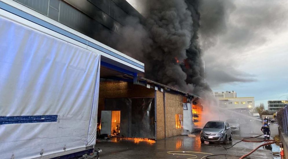 Brand in Aesch BL: Feuer in einer Autowerkstatt