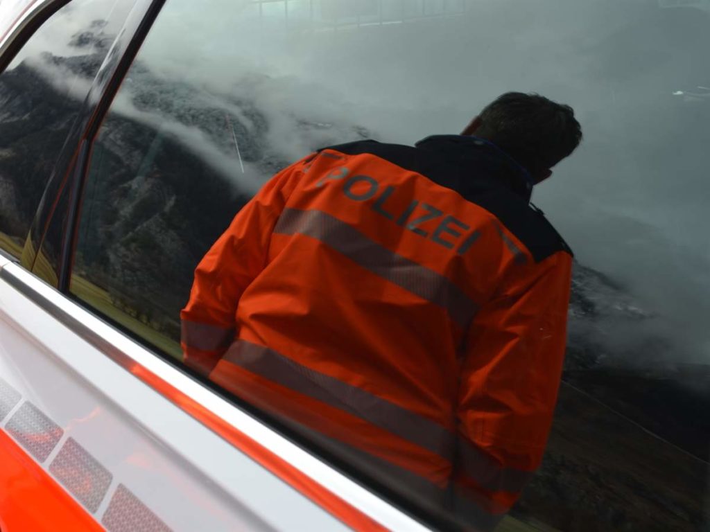 Chur GR - Täter mit Sackmesser bewaffnet: Raub auf Motorradbekleidungsgeschäft