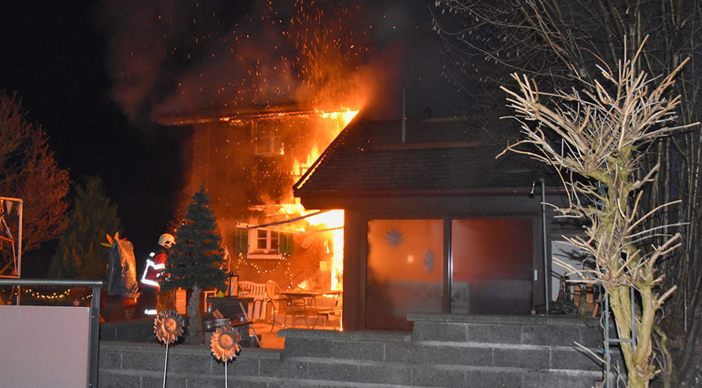 Ennetmoos NW - Brand eines Mehrfamilienhauses: Eine Person evakuiert