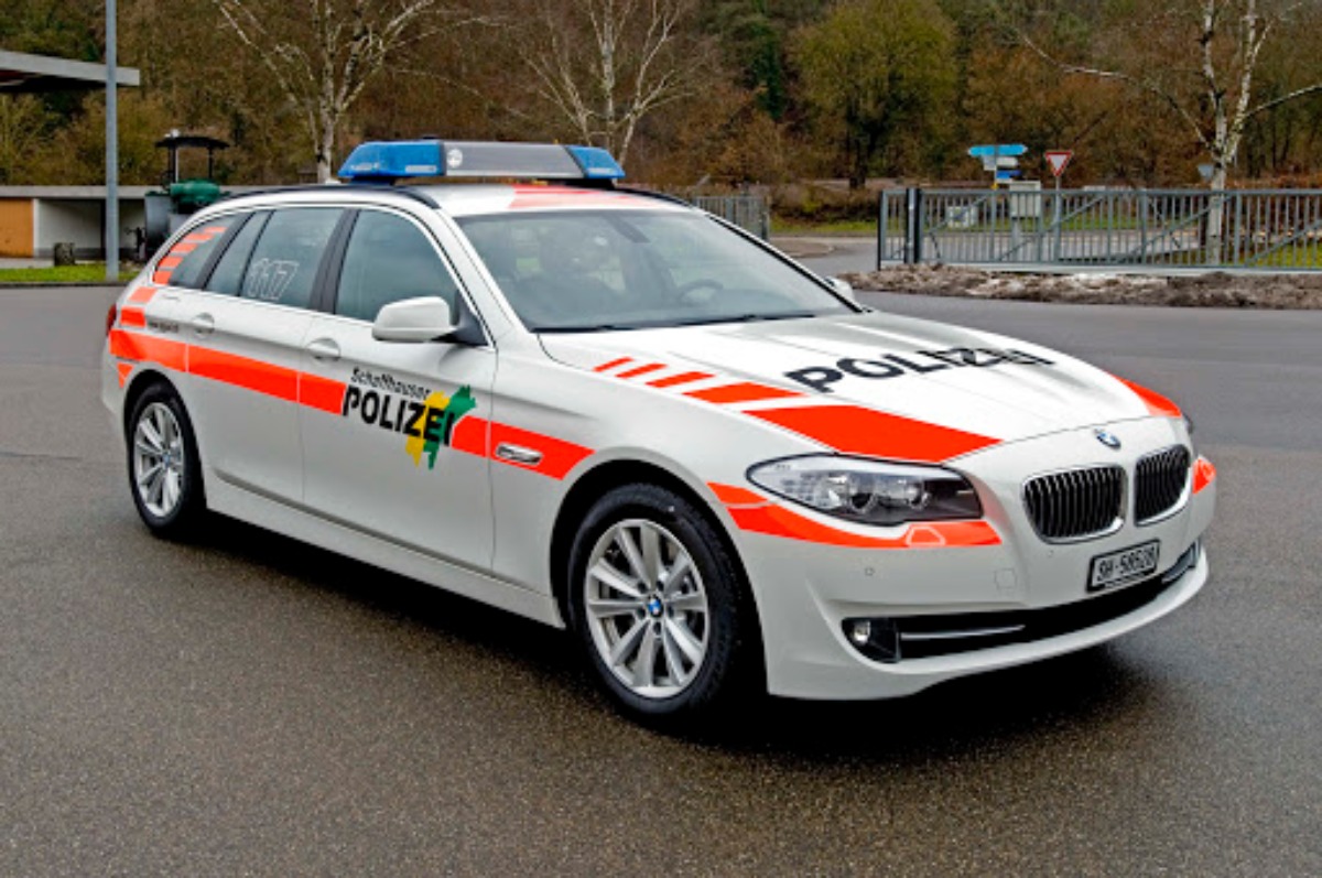 Polizei. Дойчланд машине. M38 Polizei. Polizeiauto. Kantonspolizei по-русски.