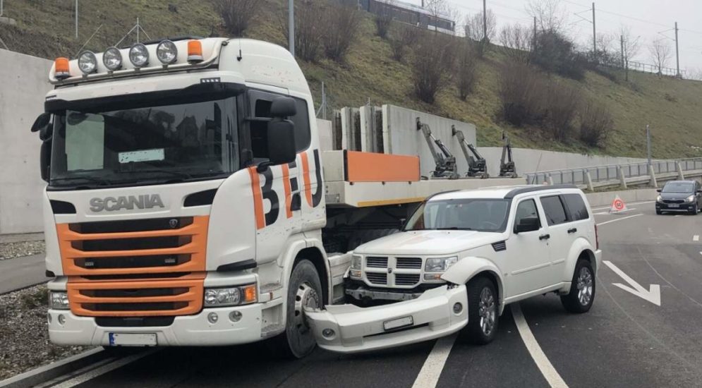 Neuhausen SH - Unfall beim Spurwechsel im Bahntal