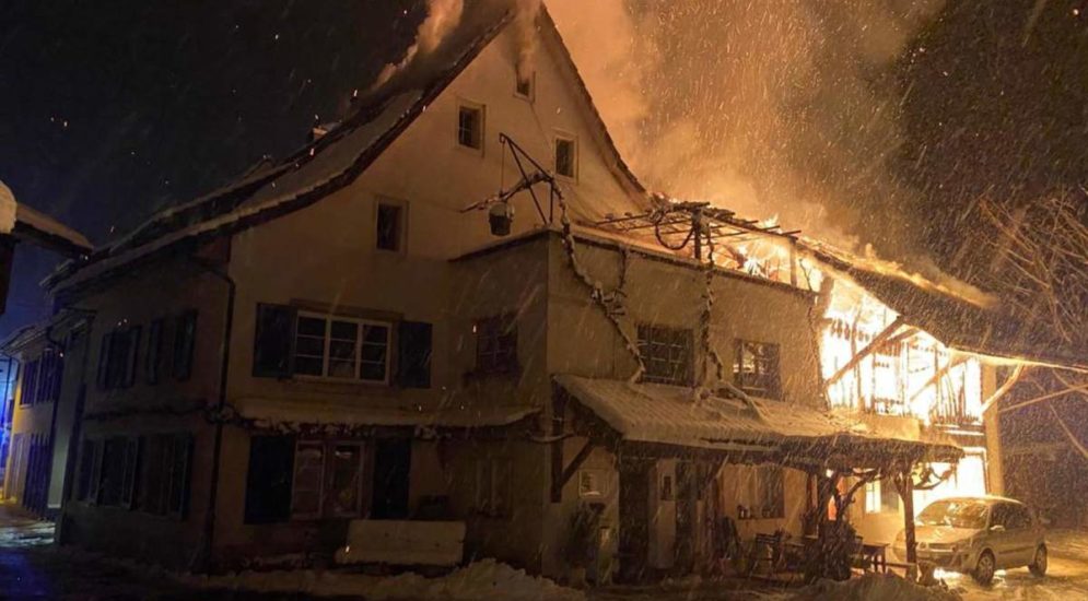 Ziefen BL - Scheune und Einfamilienhaus in Brand