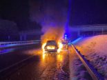 A1, Utzenstorf BE: Auto einer Familie mit Kleinkind in Vollbrand