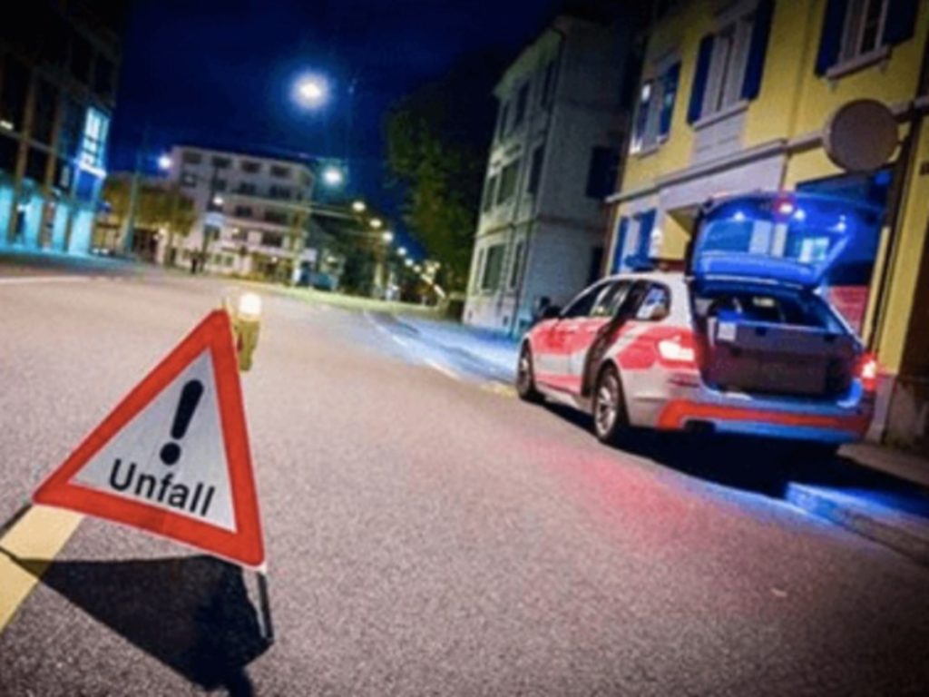 Unfall in Basel: Kollision mit parkiertem Fahrzeug