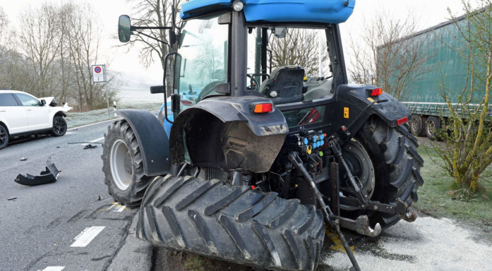 Neudorf Lu Unfall Zwischen Pw Und Traktor Polizei Schweiz Ch