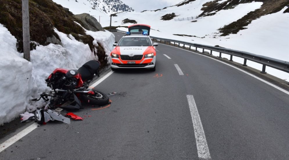 Unfalle Graubunden Gr Motorradfahrer Kollidiert Auf Fluelapass Mit Pw Polizei Schweiz Ch