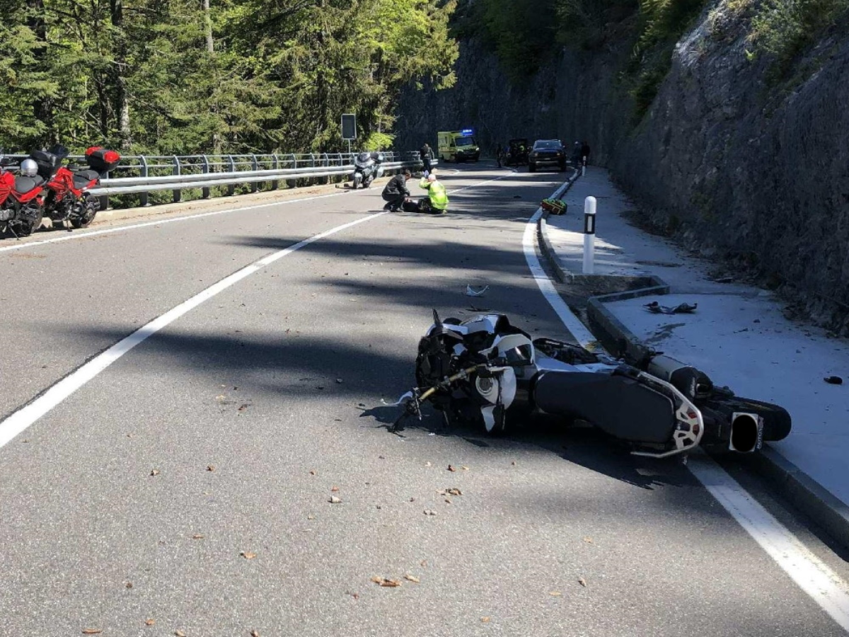 Jaunpass Fr Unfall Mit Drei Beteiligten Motorradfahrern Polizei Schweiz Ch