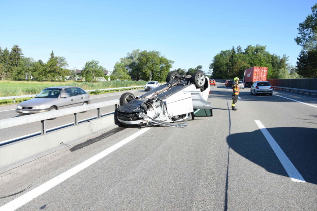 Rheineck Sg Auto Uberschlagt Sich Bei Unfall Auf Der A1 Polizei Schweiz Ch