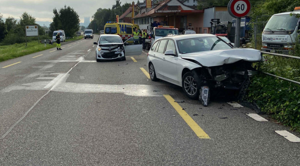 Schwaderloch Ag Zwei Fahrzeuge Stossen Bei Unfall Frontal Zusammen Polizei Schweiz Ch