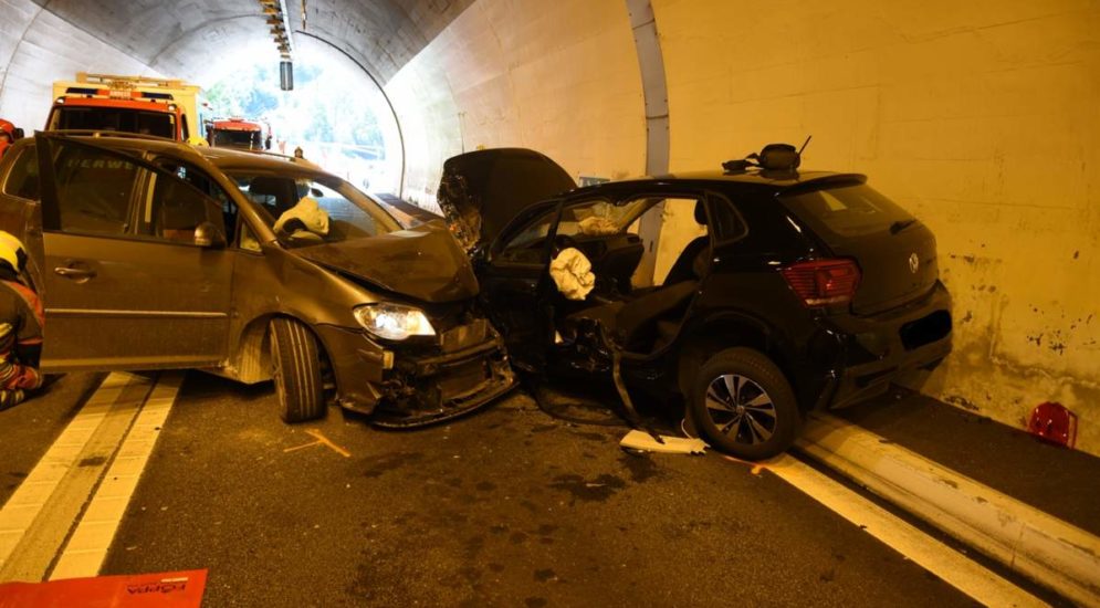 Unfall Zillis Gr Heftiger Frontalcrash Fordert Drei Verletzte Polizei Schweiz Ch