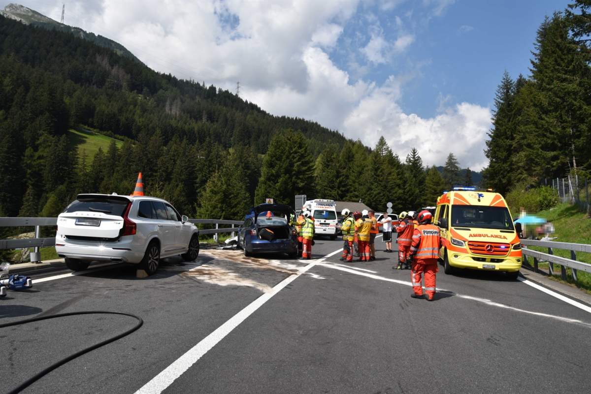 Unfall Mesocco Gr Frontalkollision Mit Folgeunfall Auf Der A13 Polizei Schweiz Ch