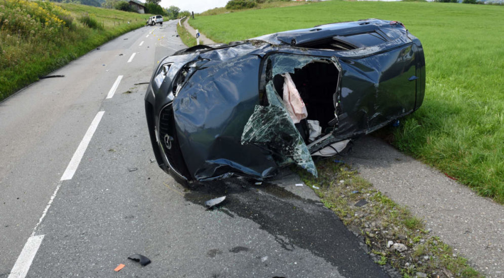 Heftiger Unfall Littau Lu Auto Uberschlagt Sich Bei Frontalkollision Polizei Schweiz Ch