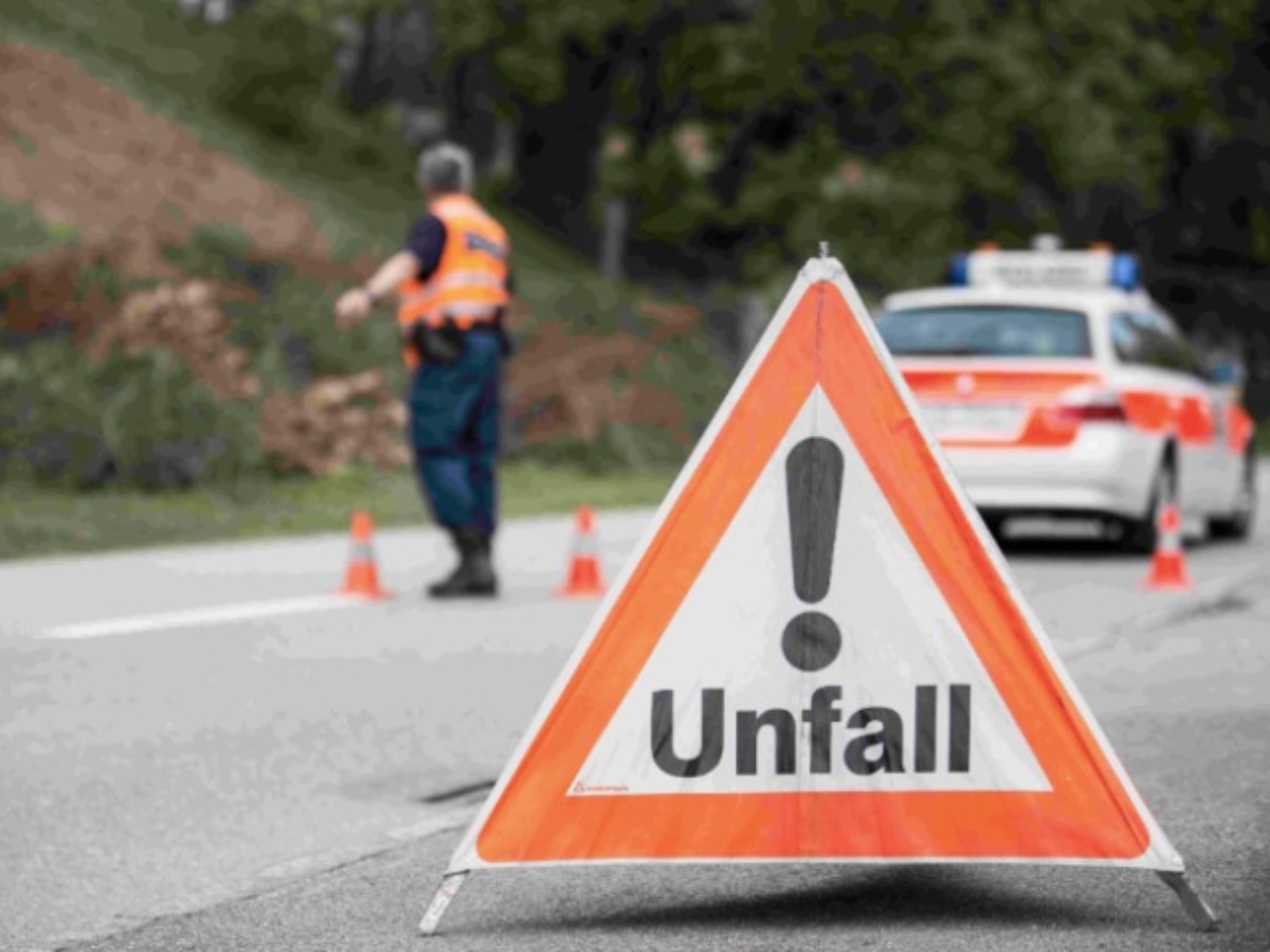 Emdthal BE: Drei Verletzte Nach Unfall - Strasse Mehrere Stunden ...