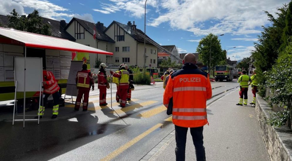 Brand In Watt Regensdorf Fordert Einige Hunderttausend Franken Sachschaden Polizei Schweiz Ch