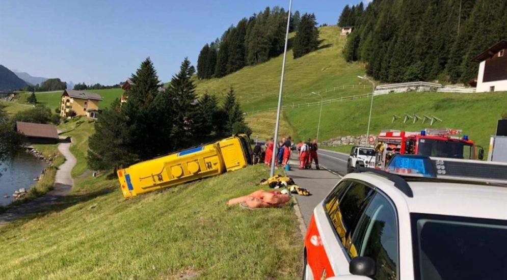 Davos Gr Tanklastwagen Kippt Bei Unfall Auf Die Seite Polizei Schweiz Ch