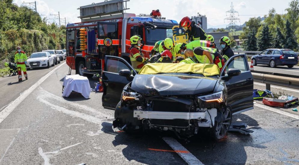 A4 Kussnacht Rotkreuz Horror Unfall Fordert Sechs Zum Teil Schwer Verletzte Polizei Schweiz Ch