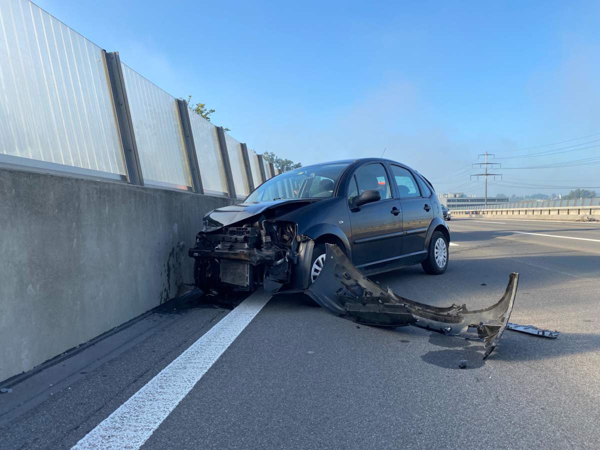 Cham Zg Lenkerin 23 Nach Unfall Mit Lastwagen Erheblich Verletzt Polizei Schweiz Ch