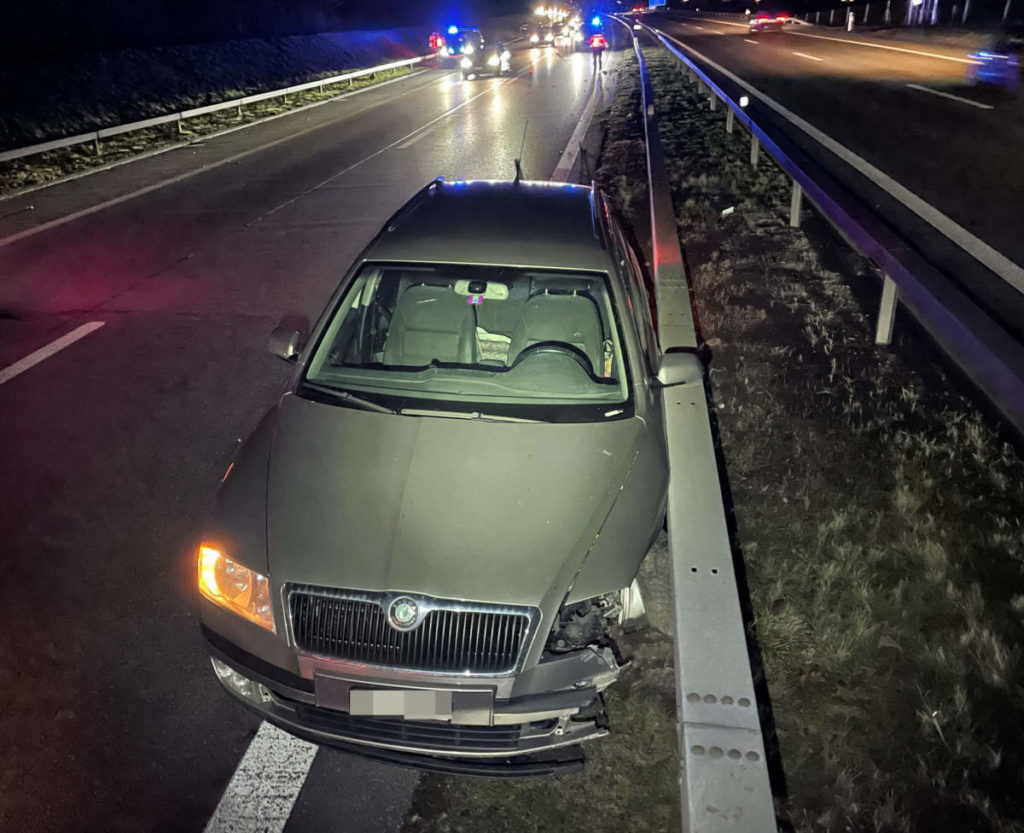 Unfall A1 Islikon TG: Alkoholisierter Fahrer crasht gegen Mittelleitplanke