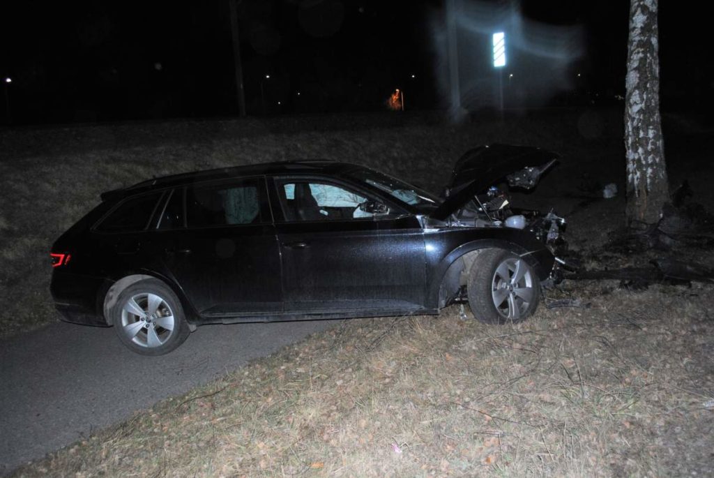 Beringen SH: Bei Unfall in Baum geprallt