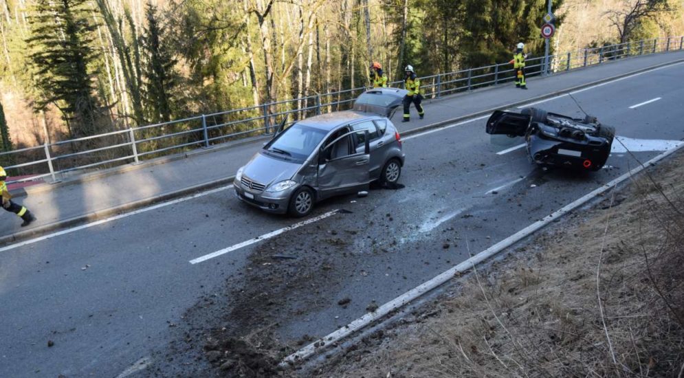 Wolfhalden AR: Auto bei Unfall auf das Dach gekippt