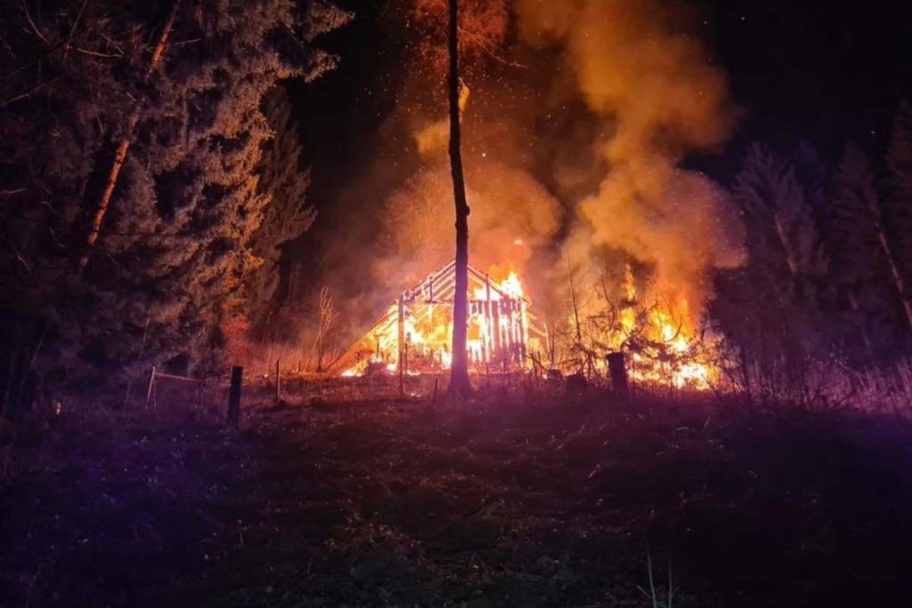 Glion (Montreux): Chalet bei Brand komplett zerstört