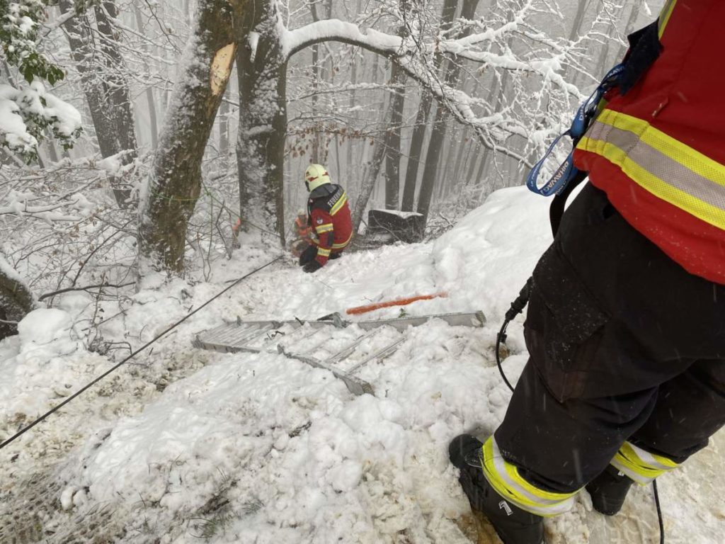 Hochwald SO: Unfall mit drei PW, Verletzter aufwendig geborgen