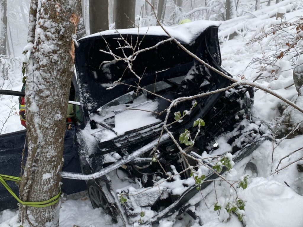 Hochwald SO: Unfall mit drei PW, Verletzter aufwendig geborgen