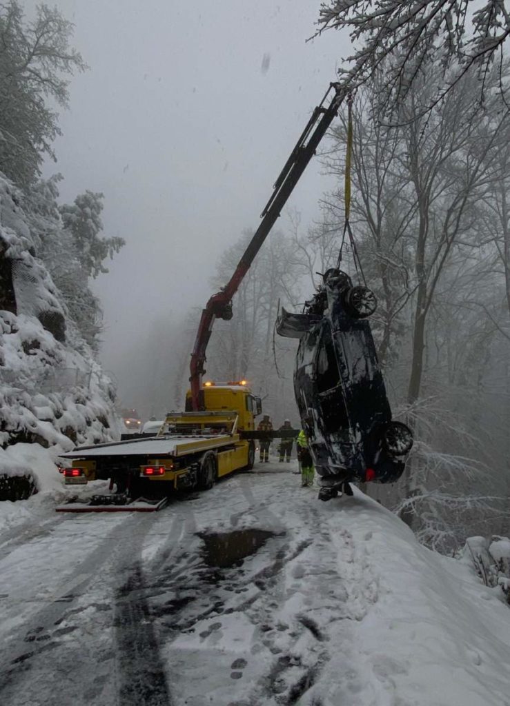 Hochwald SO: Unfall mit drei PW, Verletzter aufwendig geborgen