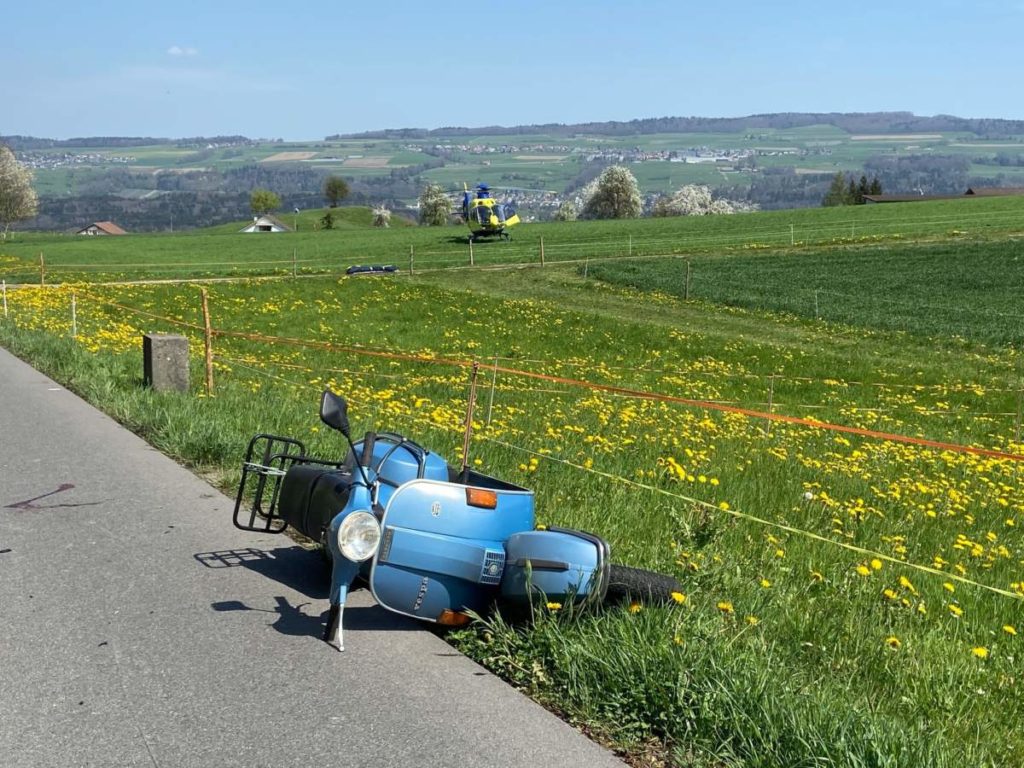 Niederwil AG: Nach Unfall mit Roller schwer verletzt