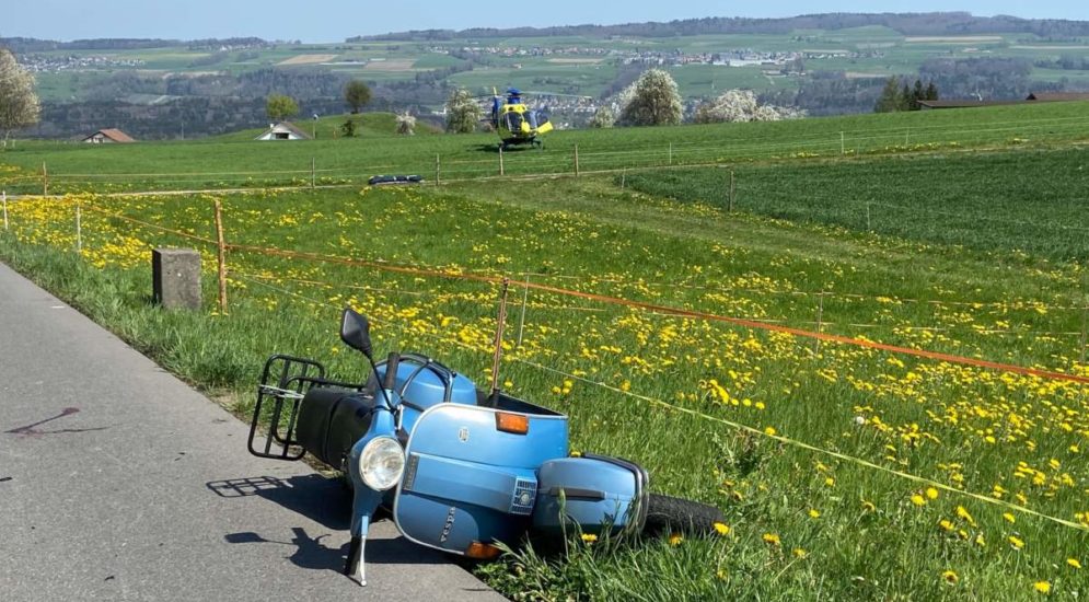 Niederwil AG: Nach Unfall mit Roller schwer verletzt