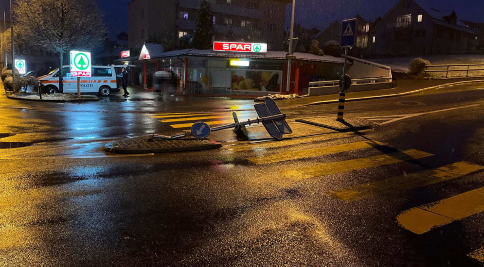 Arnegg SG: Bei Unfall gegen Signaltafel geprallt und abgehauen