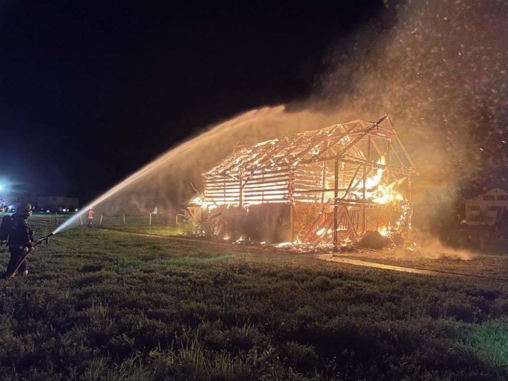 Muotathal SZ: Stall bei Brand komplett zerstört