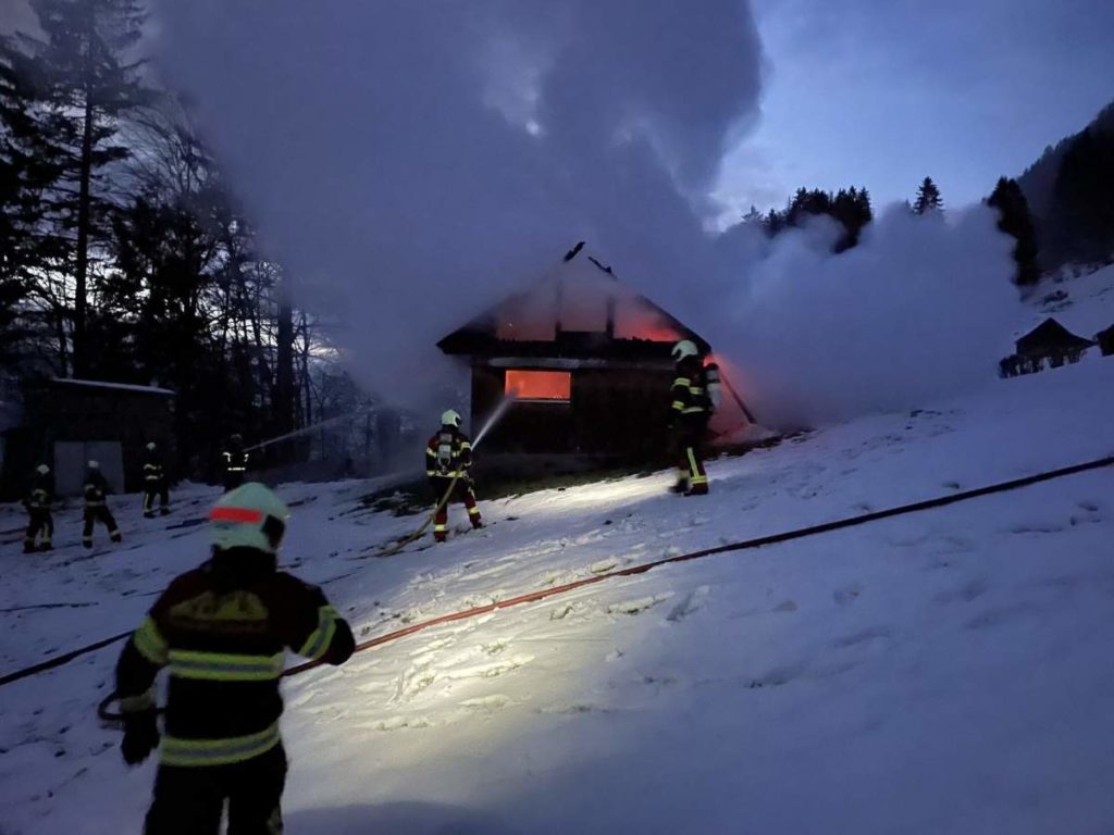 Vorderthal SZ: Stall nach Vollbrand zerstört