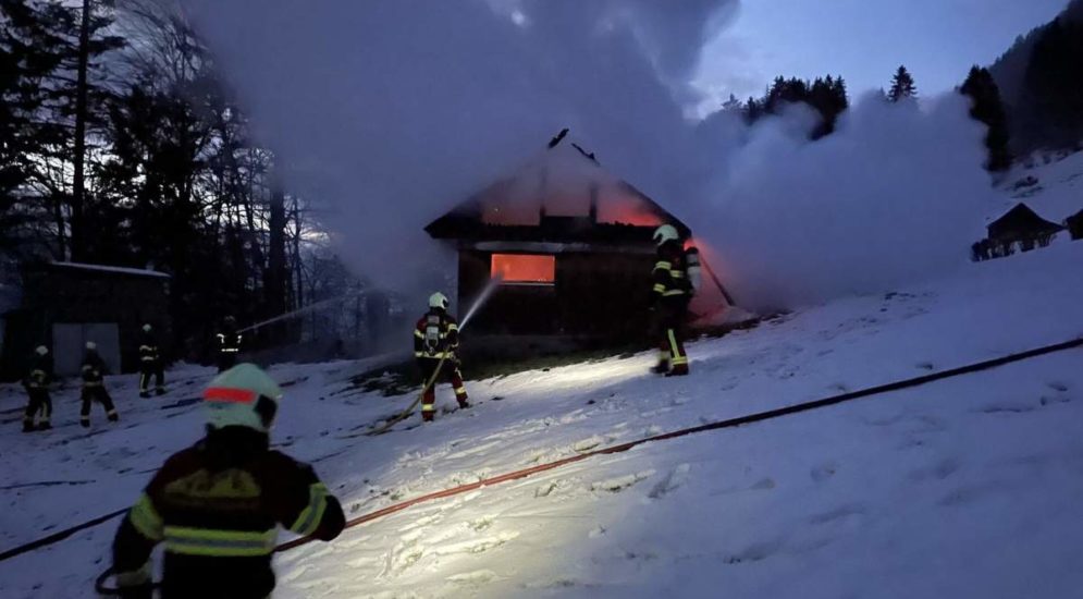 Vorderthal SZ: Stall nach Vollbrand zerstört