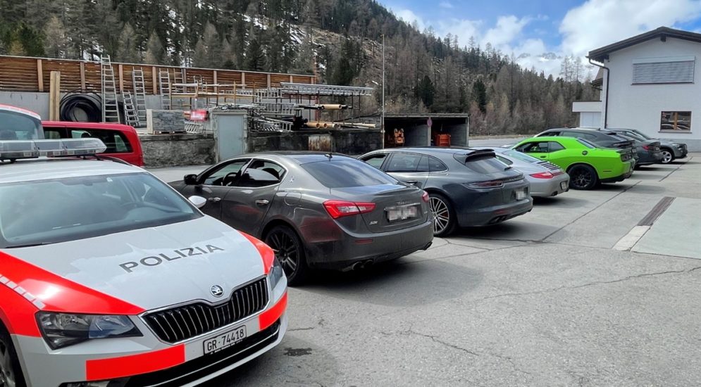 Pontresina GR: Sieben Sportwagen-Raser innert 4 Minuten gefasst