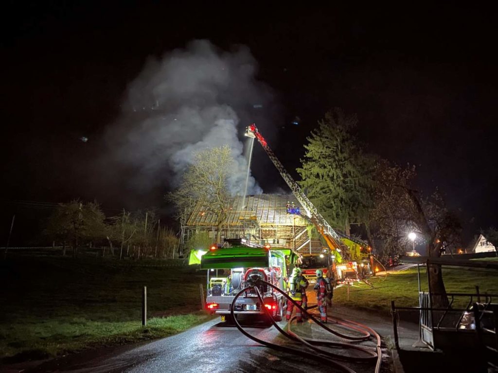 Zwillikon: Eine Millionen Franken Sachschaden nach Bauernhausbrand