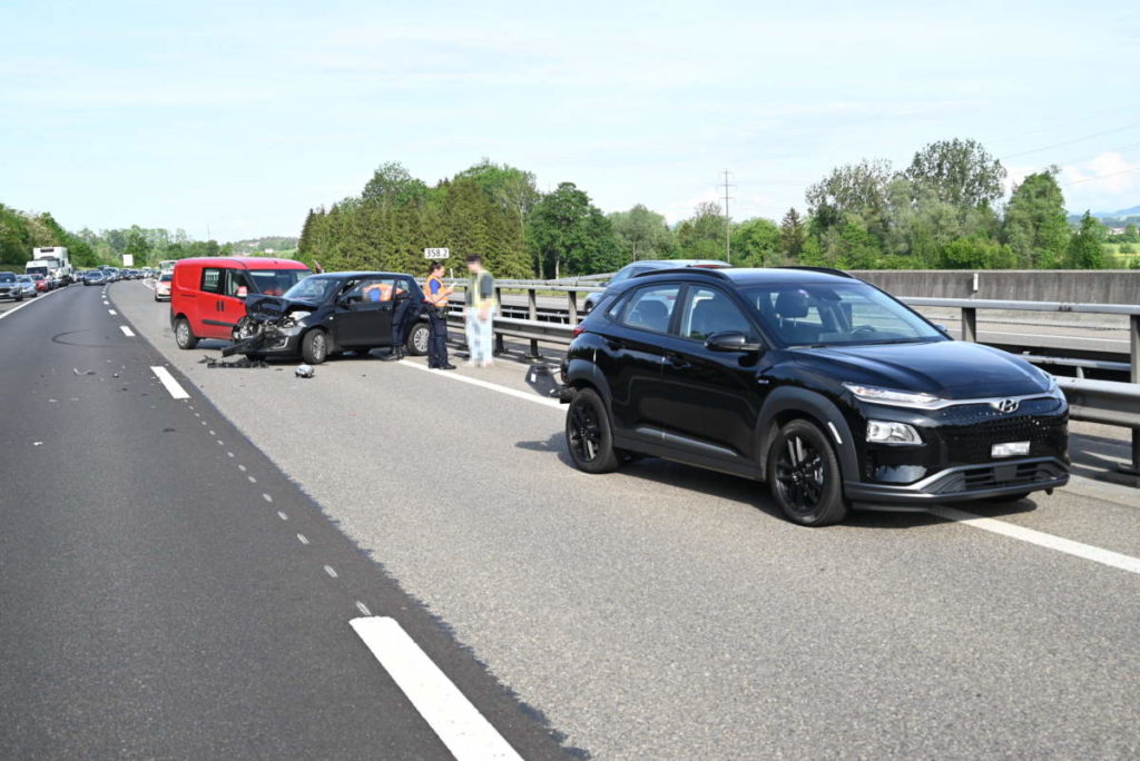 Züberwangen SG: Unfall zwischen drei Fahrzeugen auf der A1